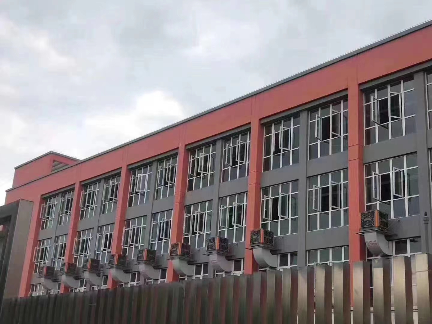 为什么厂房车间夏季都要安装工业环?？盏?？